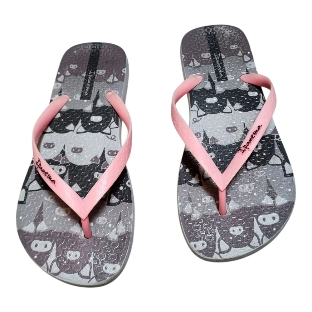 Ipanema Pink and Gray Flip Flops with Playful Piggy Design - Size 6